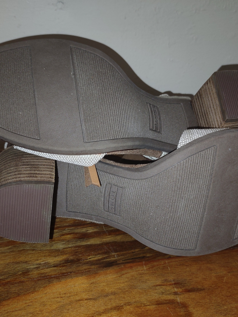 Toms Majorca Cut Out Sandal With Block Heel Excellent Condition Sz 7 - Picture 6 of 7